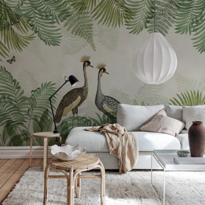 Tapet Palm Jungle, Crane cu design tropical cu macarale, frunze de palmier și o pasăre albastră.