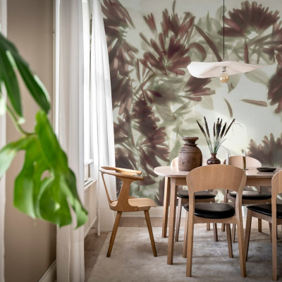 Tapet floral cu flori vagi, design minimalist in verde, perfect pentru o cameră de zi sau dormitor.