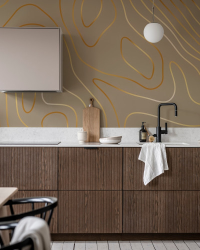 Tapet Topografic Beige, cu linii simple și curbe elegante, perfect pentru a adăuga o notă de sofisticate și rafinament spațiului tău.