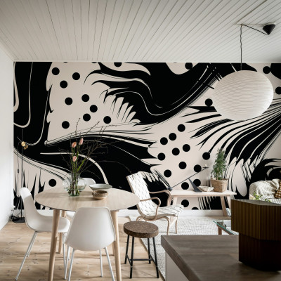 Tapet modern cu design grafic negru si alb, cu motive abstracte si puncte, aplicat pe un perete dintr-un living modern, cu o masa si scaune albe.