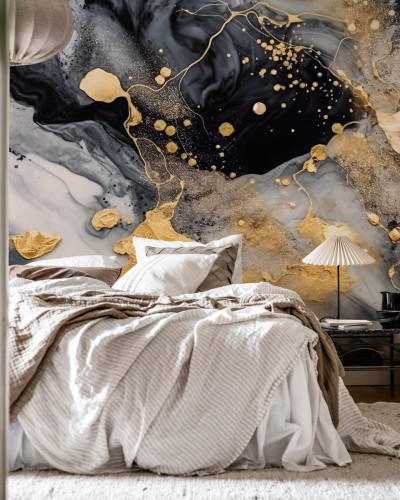Tapet abstract Marble Stream, negru si auriu, cu textura eleganta si tonuri delicate.