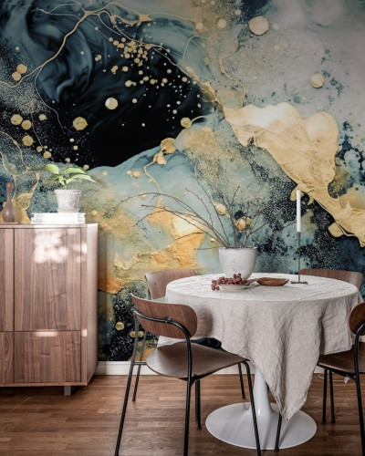Tapet cu model abstract Marble Stream, albastru si negru cu accente aurii.