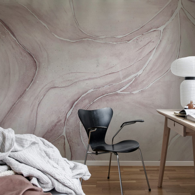 Tapet abstract Watercolor Flow, Dusty Pink cu tonuri calde de roz prafuit, cu linii curbe si ondulate, perfect pentru un living modern
