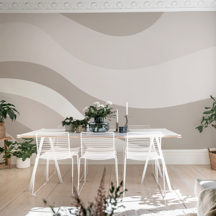 Tapet Smooth Waves, Beige cu design minimalist cu valuri intr-un living modern