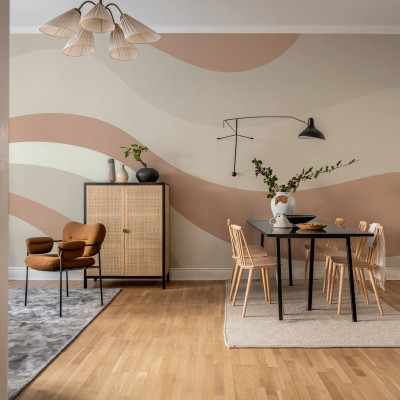 Tapet Smooth Waves, Beige cu design minimalist cu valuri intr-un living modern