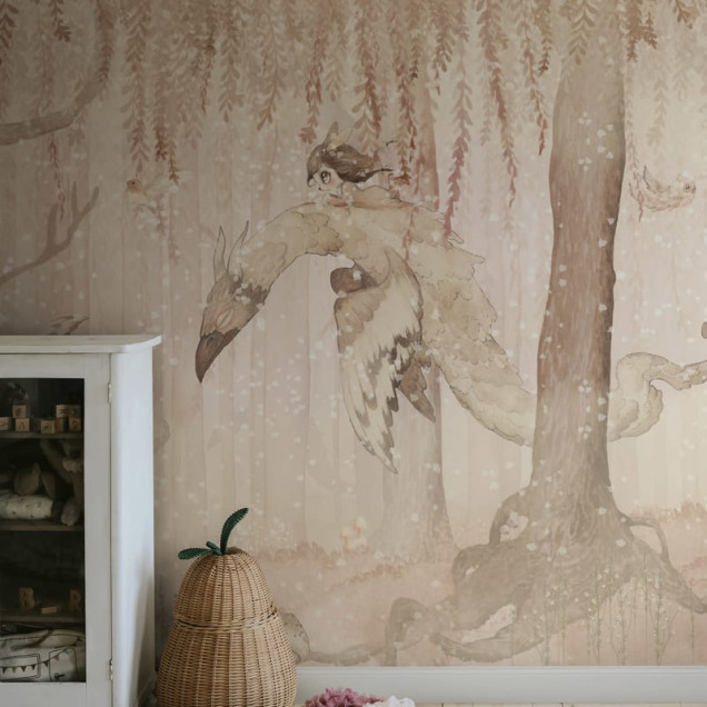 Tapet cu design magic Dream Forest Girl - Sandy Pink, cu o fetita care zboara pe un animal fabulos intr-o padure de vis