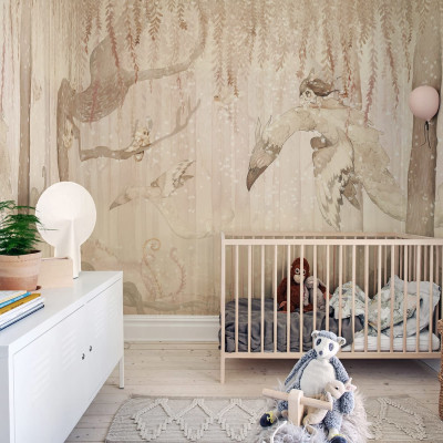 Tapet cu design magic Dream Forest Girl - Sandy Pink, cu o fetita care zboara pe un animal fabulos intr-o padure de vis
