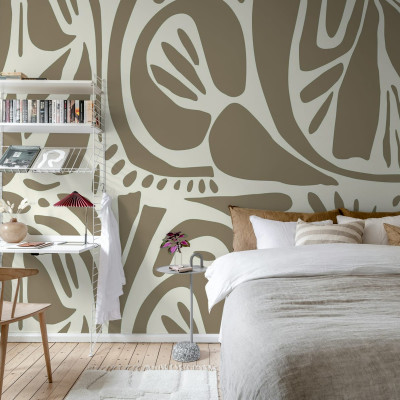 Tapet abstract bej si maro cu forme organice si curbe subtile, ideal pentru dormitor, living sau birou.