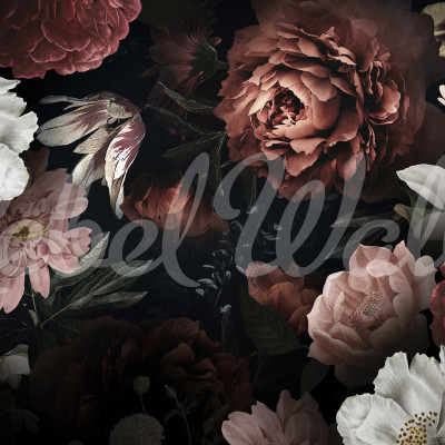 Un dormitor modern cu un perete decorat cu un wallpaper floral vintage, Bloomy Bouquet, Negru, cu flori de un roz delicat si crem, conturate pe un fundal negru.