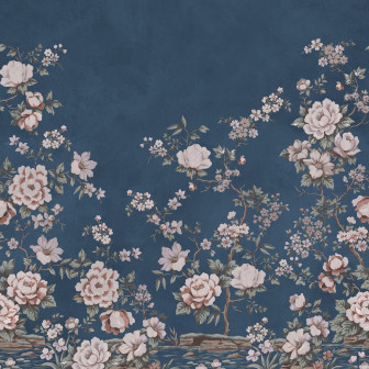 Fototapet floral chinoiserie pe fundal bleumarin într-un living elegant