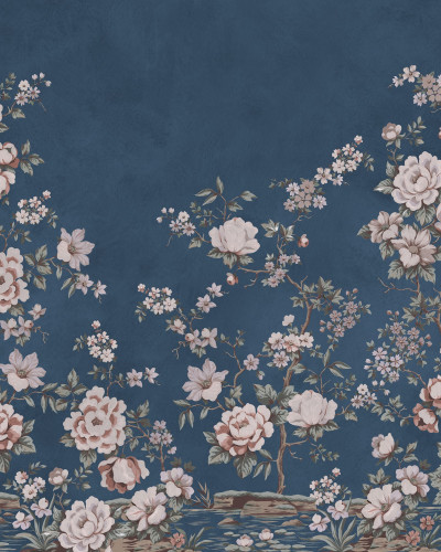 Fototapet floral chinoiserie pe fundal bleumarin într-un living elegant
