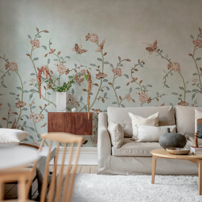 Tapet floral bleu deschis într-un living elegant