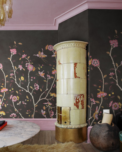 Fototapet floral elegant cu ramuri înflorite pe fundal negru