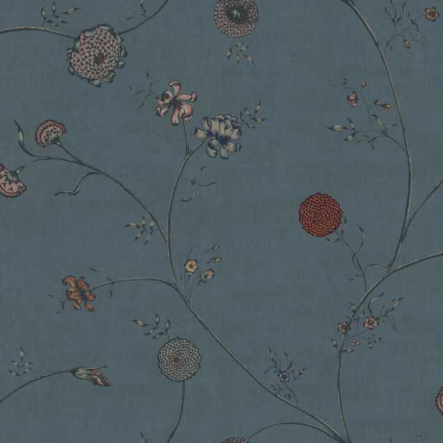Wallpaper floral in nuante de albastru, cu flori delicate si ramuri subtiri, incadrand o masa cu scaune intr-o camera luminoasa.