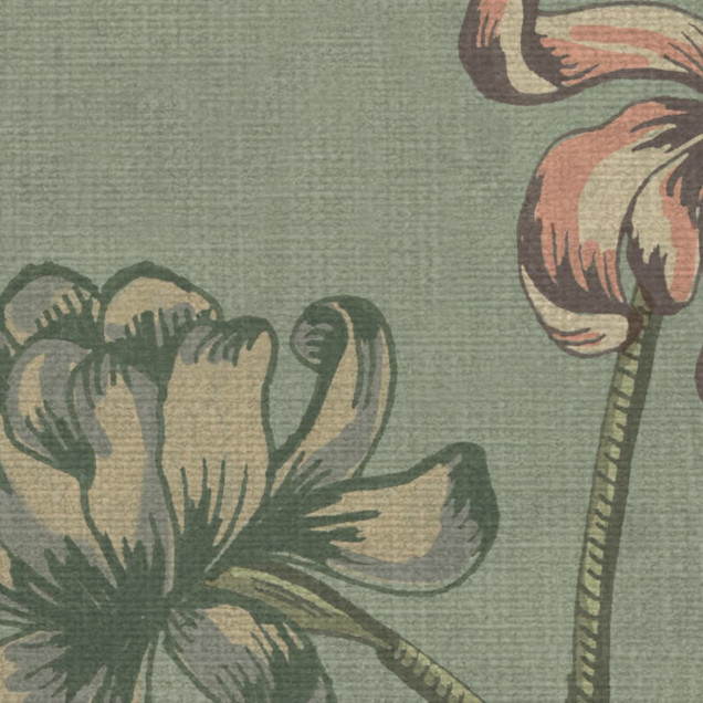 Tapet Grand Flower Thread cu flori delicate pe un fundal verde. Imaginea prezintă un tapet aplicat pe un perete din living, cu o masă de dining și scaune.