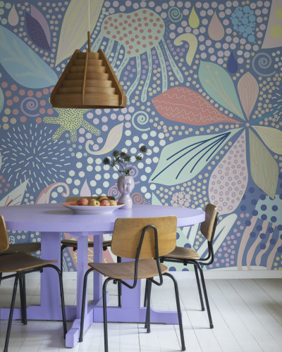 Tapet floral abstract cu design modern în culori pastelate.