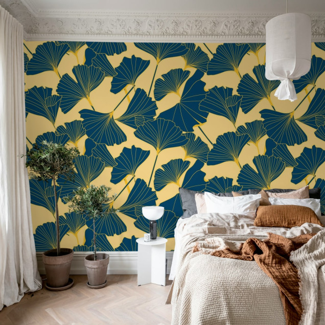Tapet cu frunze de ginkgo în nuanțe de petrol și galben auriu, cu un design minimalist și modern