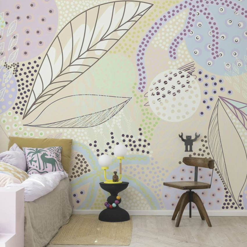 Tapet cu design abstract, in nuante pastelate de roz, verde si galben, perfect pentru a crea un spatiu modern si vibrant.