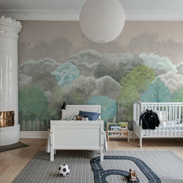 Tapet cu un design modern, care prezintă o pădure deasă, în culori pastelate.