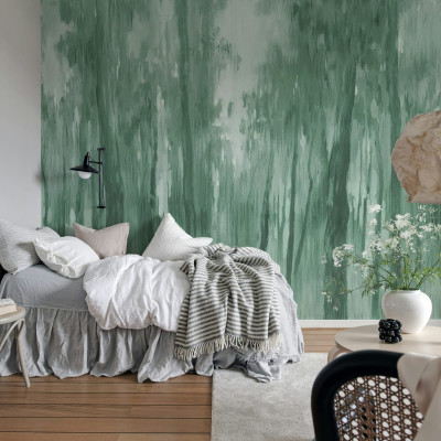 Tapet Morning Forest Green cu design abstract modern, perfect pentru a crea o atmosferă calmă și relaxantă în orice cameră.