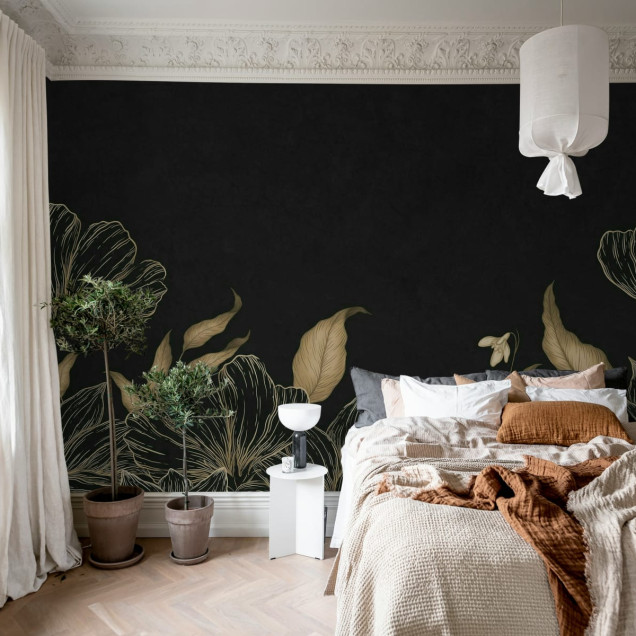 Tapet modern cu flori aurii pe un fundal negru