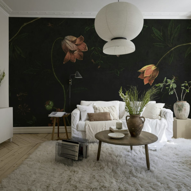 Tapet floral Romantic Garden, Night cu flori delicate pe fundal negru