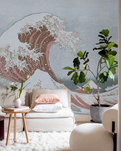 Imagine de fundal cu valuri albastre și roz, inspirată de gravura japoneză „Marele Val al lui Kanagawa” de Hokusai.