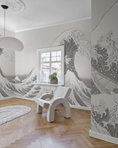 Tapet cu modelul Valul din Kanagawa în nuanțe de gri și alb, potrivit pentru un decor modern și elegant.