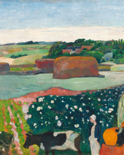 Tapet Haystacks in Brittany de Gauguin, cu o imagine a unui peisaj rural din Bretania, pictat în stil impresionist.