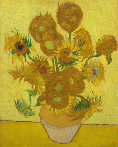 Imagine de fundal cu Sunflowers by Van Gogh de Rebel Walls, prezentând o buchet de flori de soare în culori calde, în stilul pictorului olandez.