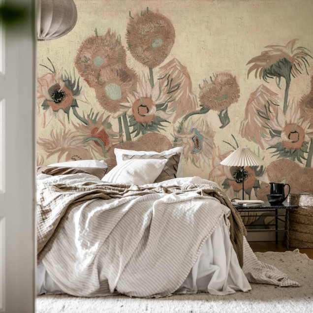 Tapet cu floarea soarelui în nuanțe pastelate, cu un design repetitiv, perfect pentru a adăuga o notă de culoare și de natură în casa ta.