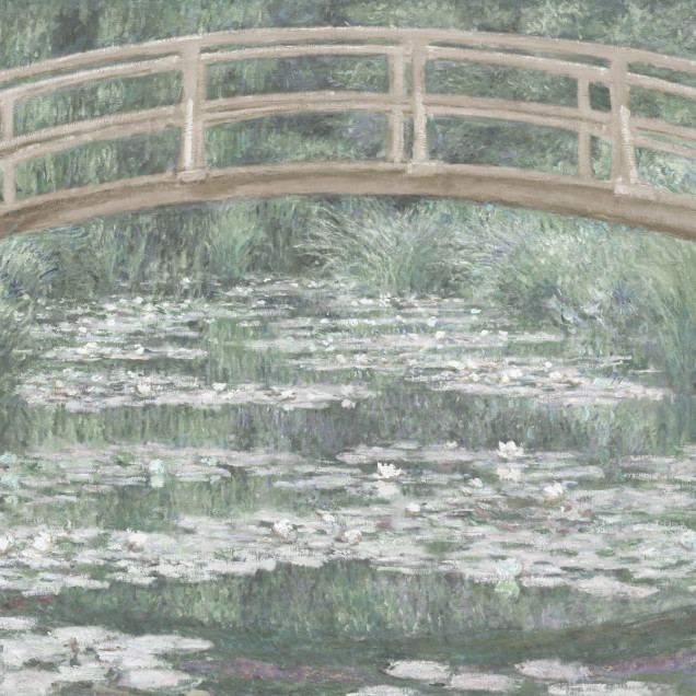 Tapetă murală The Japanese Footbridge, cu un design artistic, care înfățișează o punte japoneză peste un lac cu nuferi.