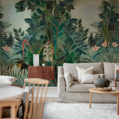 Tapet cu design de junglă ecuatorială, cu plante tropicale și animale sălbatice.