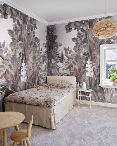 Tapet cu design tropical, The Equatorial Jungle, Soft, cu plante verzi si flori albe pe un fundal gri