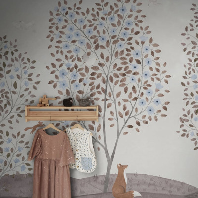 Tapet Happy Haven Beige cu arbori cu flori albastre, pasari si vulpe