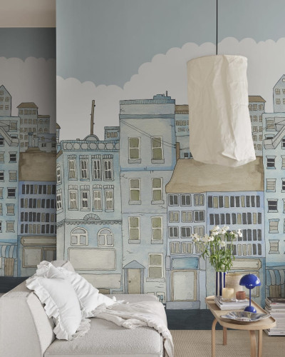 Tapet Funny Houses Light Blue - un design original cu cladiri desenate cu mana, perfect pentru o camera de joaca, un dormitor sau un living.