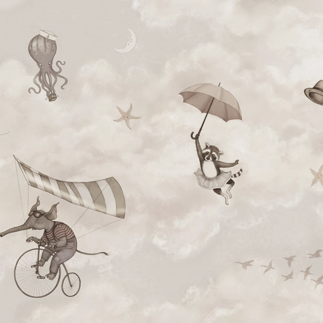 Tapet In the Clouds cu design adorabil, perfect pentru o camera de copii. Un elefant care zboara pe o bicicleta, o racusa cu fusta de balerina si o caracatița cu o pălărie de marinar.