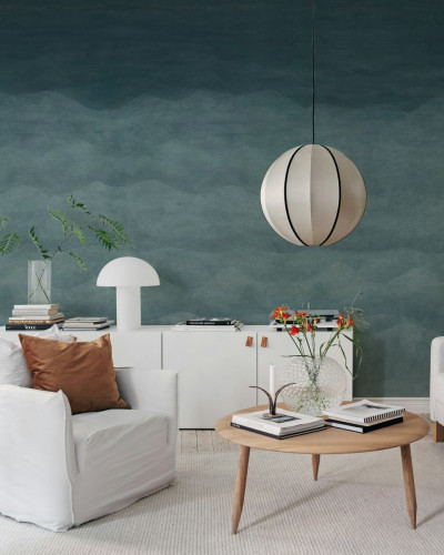 Tapet cu design de valuri delicate în nuanțe de albastru întunecat, perfect pentru o zonă de relaxare sau un dormitor.