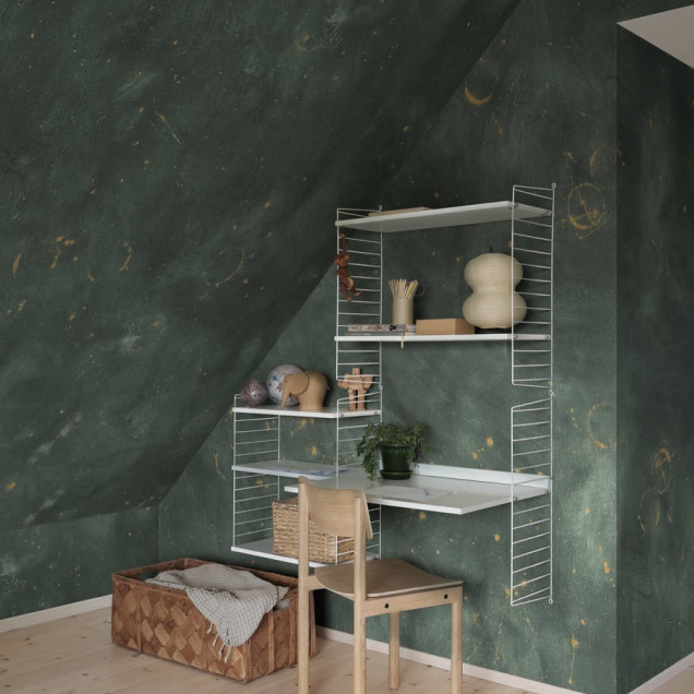 Tapet Sky Star, Verde Întunecat, cu un design abstract cu stele strălucitoare pe un fundal verde profund.