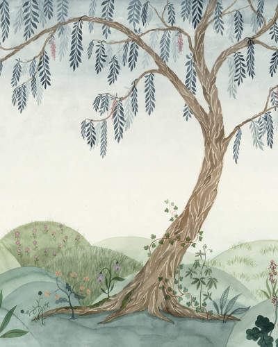 Tapet cu design natural Dreamy Tree, Soft Green, cu un copac impunator, ramuri delicate, flori delicate, un peisaj verde. Perfect pentru dormitorul copiilor sau livingul dumneavoastra.
