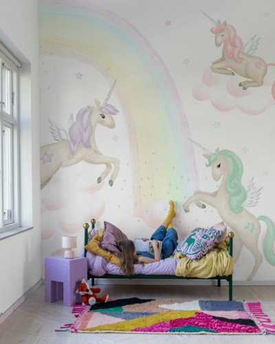 Tapet cu unicorni si curcubeu pentru camera copiilor