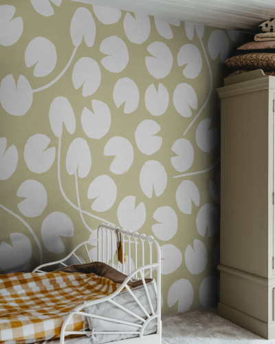 Water Lilies, Yellow, tapet floral minimalist cu flori albe pe un fundal galben cald