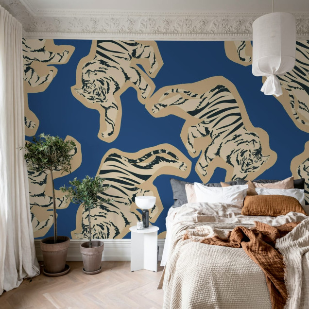 Tapet cu tigri abstract, culori albastru si bej, design modern.
