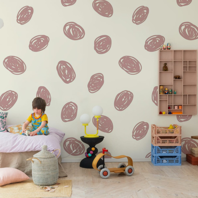 Tapet cu model geometric Doodle Dots, Pink, cu cercuri roz pe un fundal verde deschis.