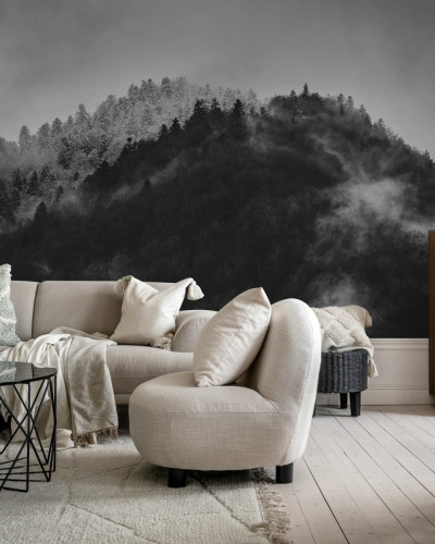Tapet cu design abstract Foggy Mountain, Black & White, o pădure acoperită de ceață.