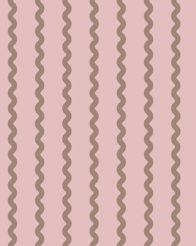 Tapet geometric Wobbly Stripe, Soft Pink cu dungi maro subtile pe un fundal roz pudrat.