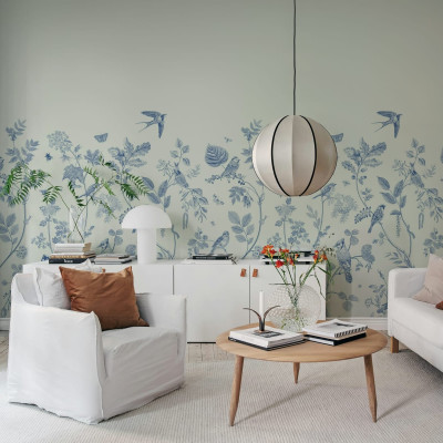 Tapet cu design floral si pasari in nuante de albastru pe un fundal verde deschis