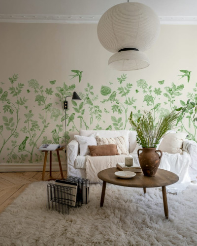 Tapet cu design floral cu păsări, verde, perfect pentru un decor relaxant.