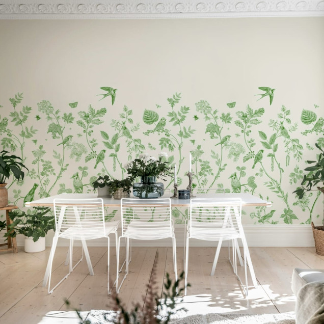 Tapet cu design floral cu păsări, verde, perfect pentru un decor relaxant.