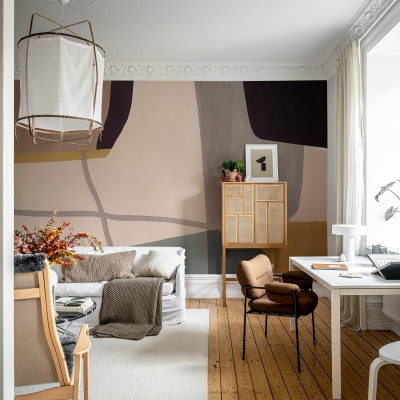 Tapet abstract cu nuanțe pastelate în livingul modern